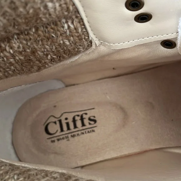Cliffs Winter White lace Up Ankle Boots/ With Fabric Sweater Trim Size 10m New - Picture 4 of 6